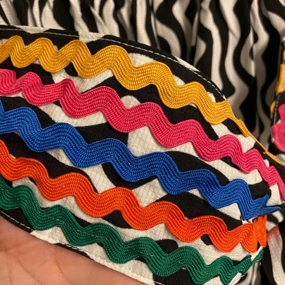 VOY BLACK/WHITE DRESS WITH RIC-RAC BELT - SIZE L - NWT - Picture 2 of 10